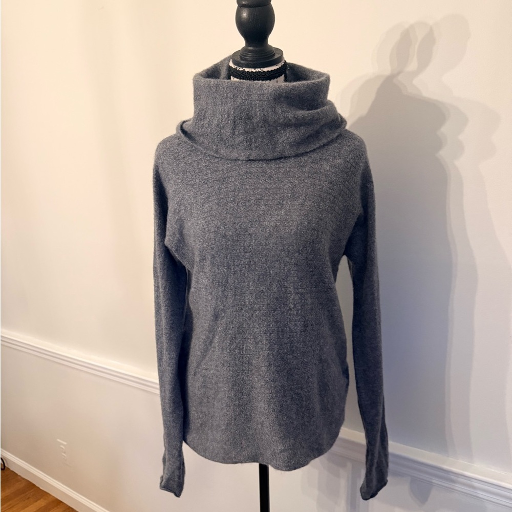 Ellen Tracy 100% Cashmere Cozy Gray Turtleneck Sweater